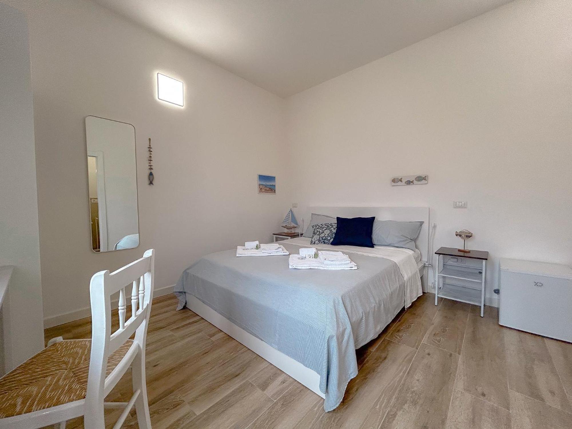 La Marina - Rooms In Стинтино Экстерьер фото