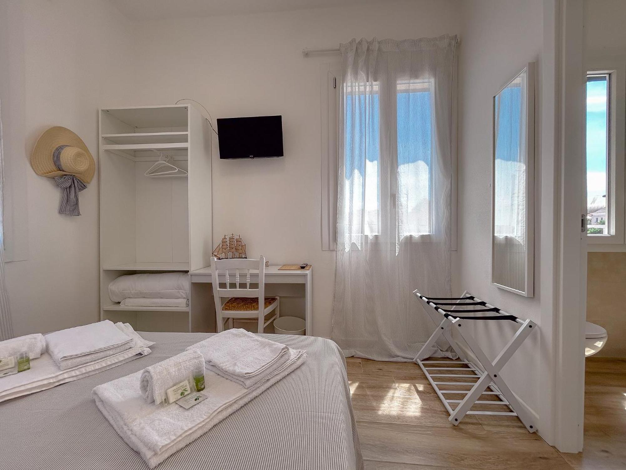 La Marina - Rooms In Стинтино Экстерьер фото